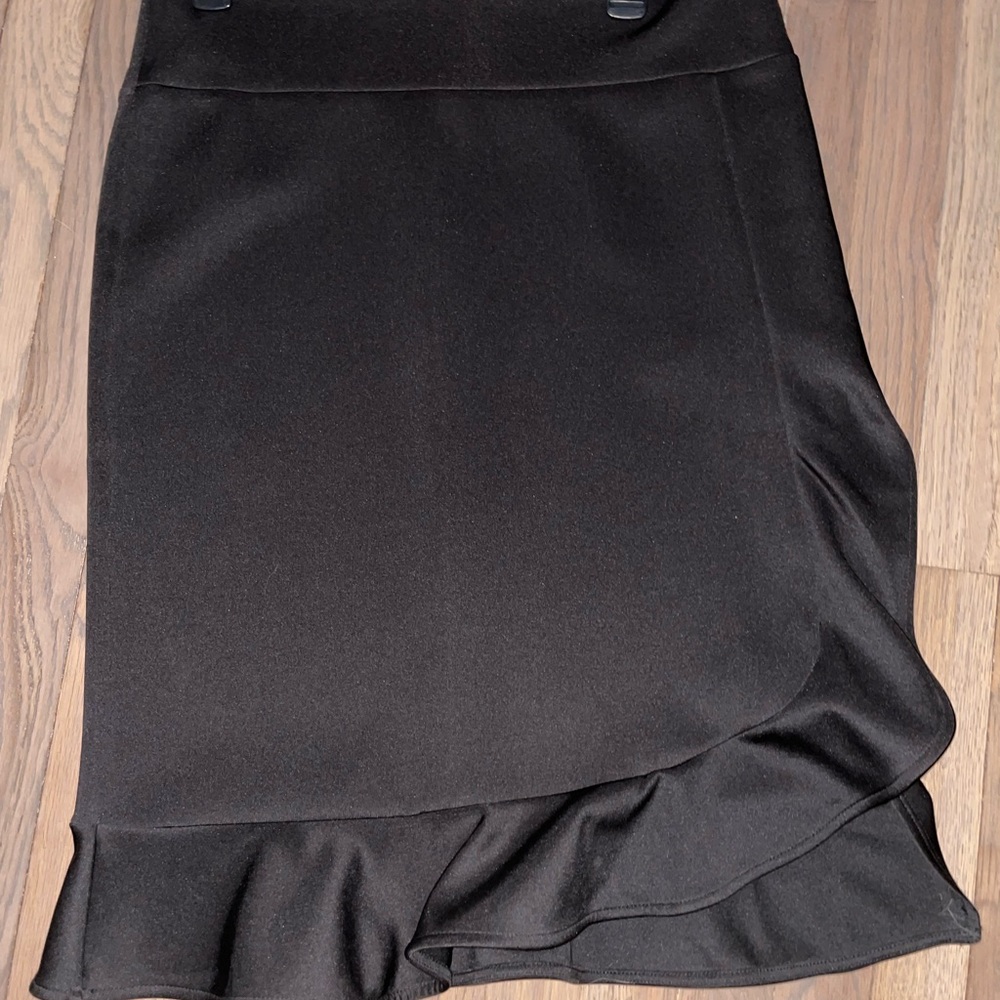 Thalia Sodi pencil skirt with ruffle
